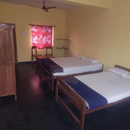 Radhabai Hotel Arambol Rum bild