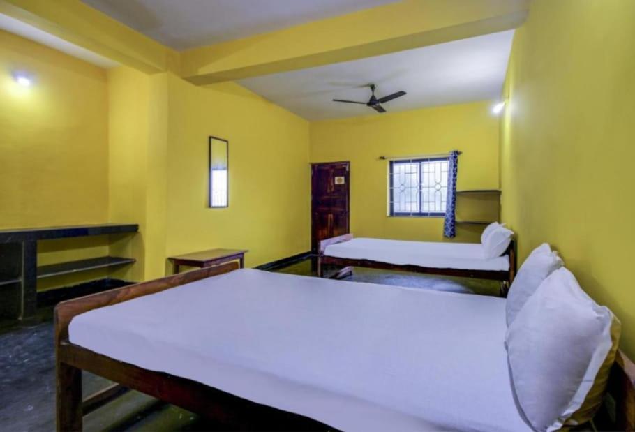 Radhabai Hotel Arambol Exteriör bild