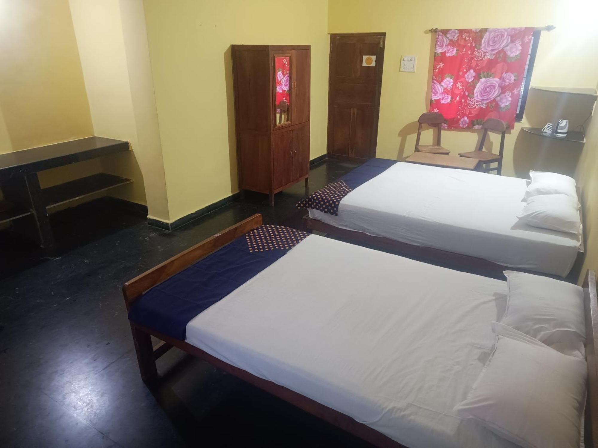 Radhabai Hotel Arambol Rum bild