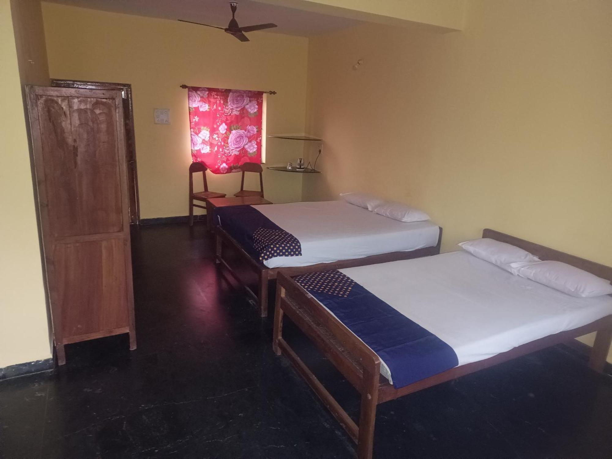 Radhabai Hotel Arambol Rum bild