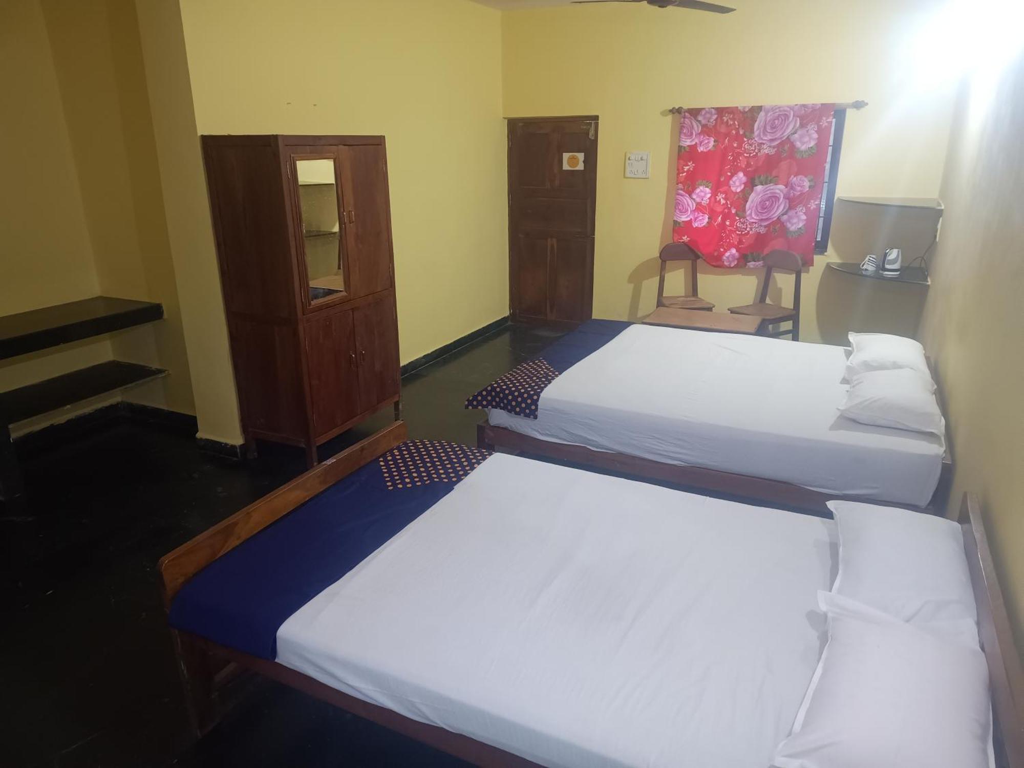 Radhabai Hotel Arambol Rum bild